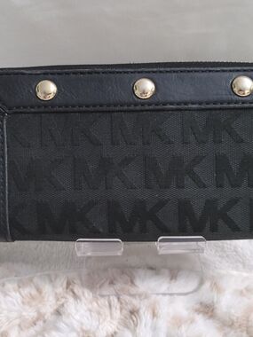 Michael Kors Black MK Logo Wallet – Gold Stud Detail🖤🧡